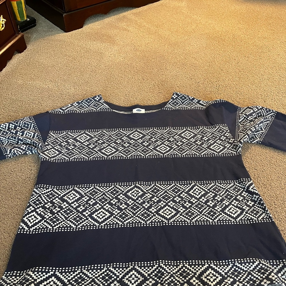 Old Navy top blue and white top. Perfect for the spring or summer.